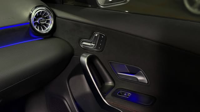 MERCEDES-BENZ A 200 AMG LINE - Imagem 13