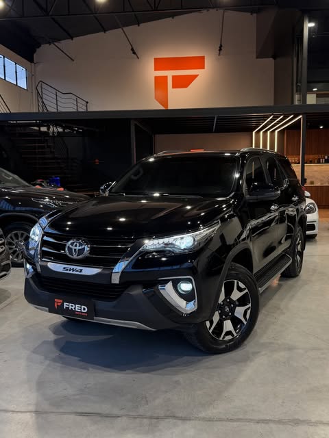 TOYOTA HILUX SW4 SRX DIAMOND - Imagem 1