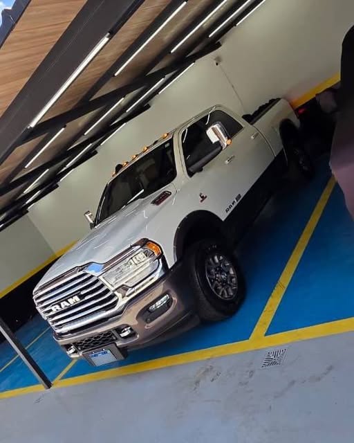 RAM 3500 LONGHORN LIMITED - Imagem 3