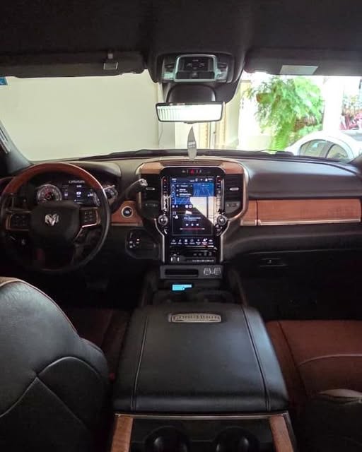 RAM 3500 LONGHORN LIMITED - Imagem 6