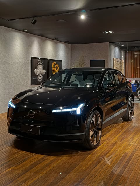 VOLVO EX30 - Imagem 1