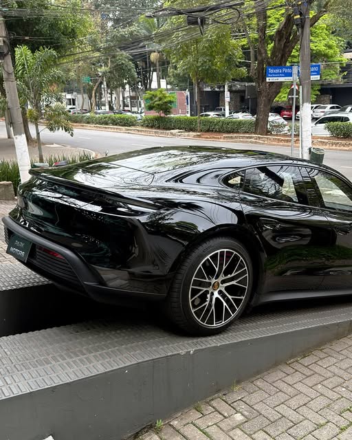 PORSCHE TAYCAN - Imagem 5