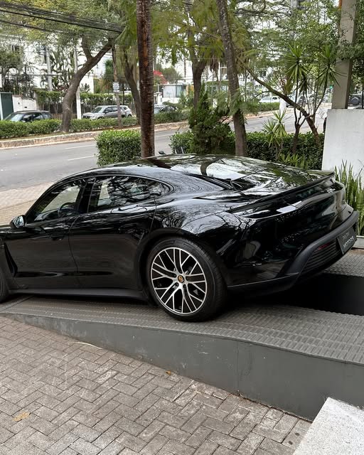 PORSCHE TAYCAN - Imagem 7