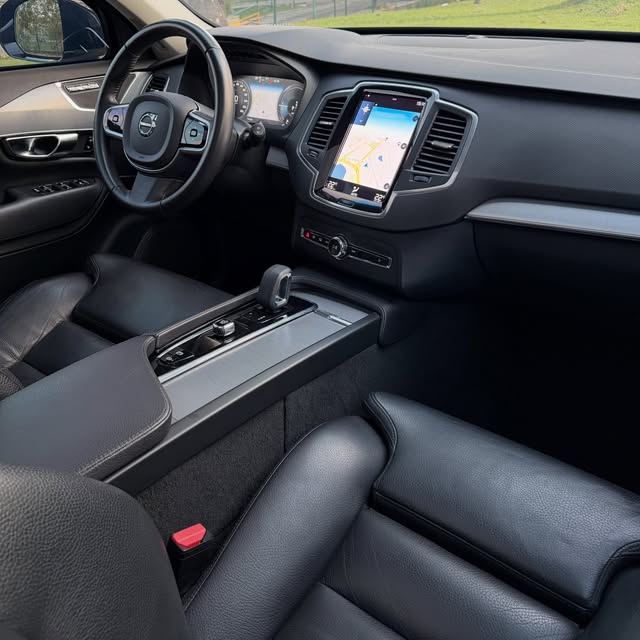 VOLVO XC90 T8 INSCRIPTION EXPRESSION HYBRID - Imagem 6