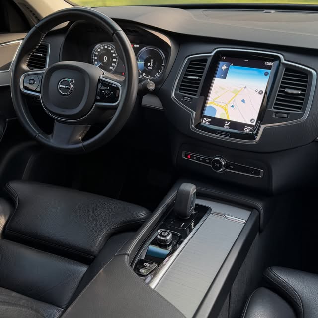 VOLVO XC90 T8 INSCRIPTION EXPRESSION HYBRID - Imagem 8