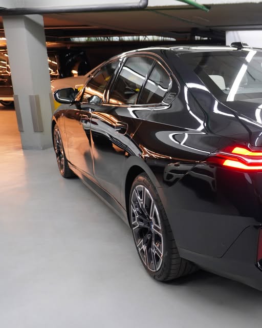 BMW 530E M SPORT - Imagem 7