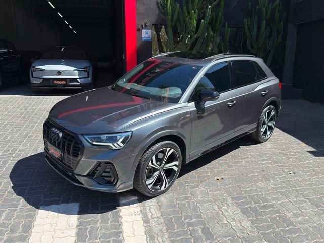 AUDI Q3 PERFORMANCE BLACK QUATTRO