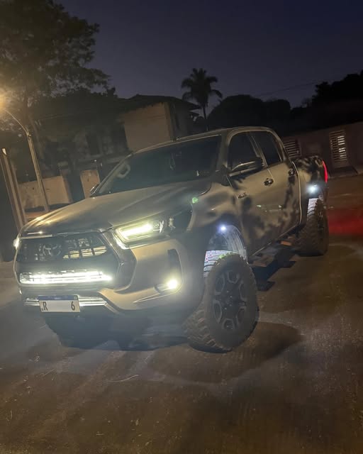 TOYOTA HILUX SRX 2.8 TURBO DIESEL - Imagem 8