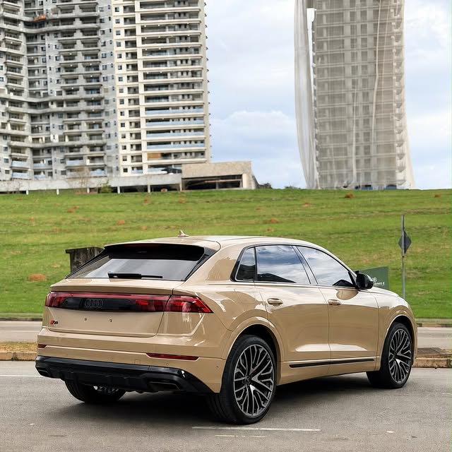 AUDI Q8 PERFORMANCE BLACK - Imagem 2