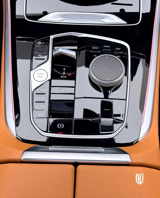 BMW X5 XDRIVE50E M SPORT - Imagem 11