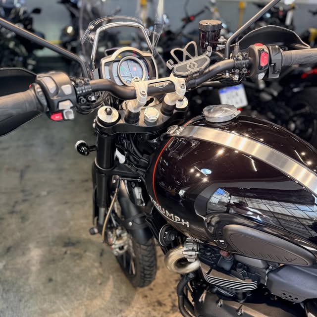 TRIUMPH BONNEVILLE SCRAMBLER 1200 XC - Imagem 10
