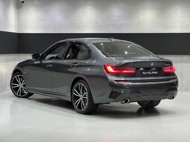 BMW 330E M SPORT - Imagem 4