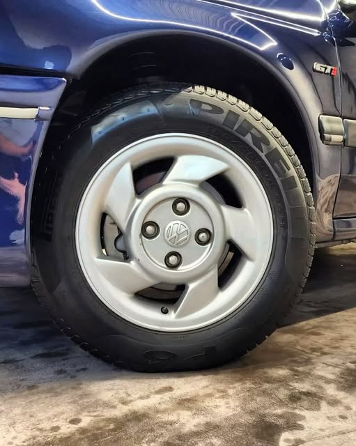 VOLKSWAGEN POINTER GTI - Imagem 11