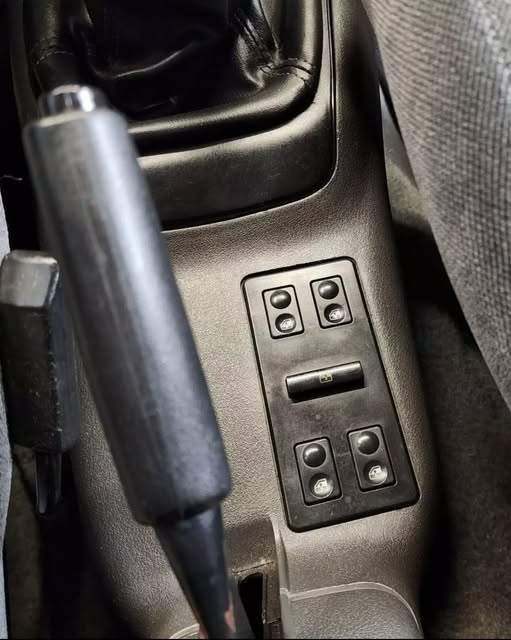 VOLKSWAGEN POINTER GTI - Imagem 14