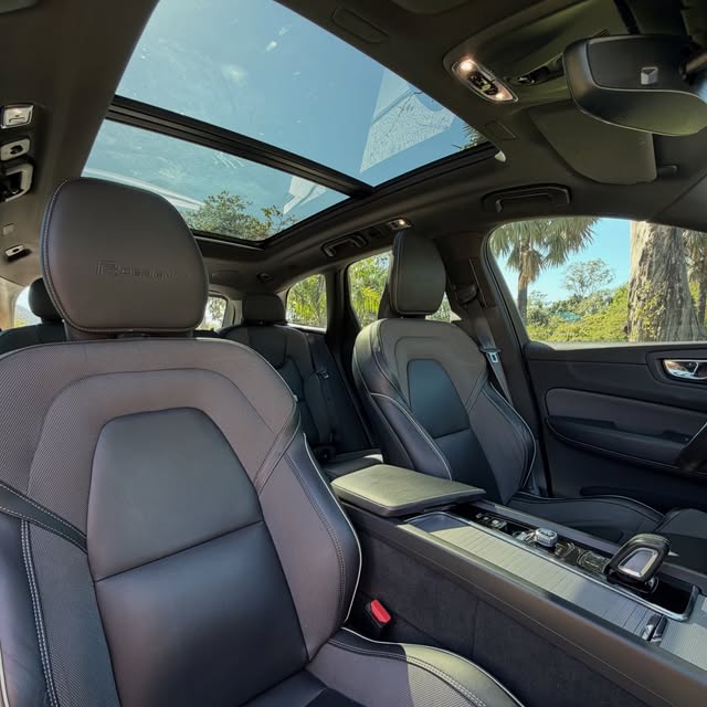 VOLVO XC60 T8 R-DESIGN HYBRID - Imagem 9