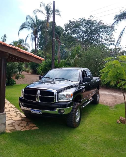 DODGE RAM 2500 SLT - Imagem 1