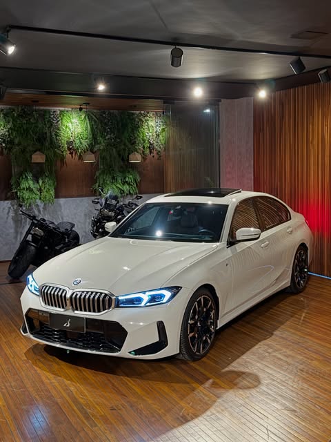 BMW 320I M SPORT - Imagem 15