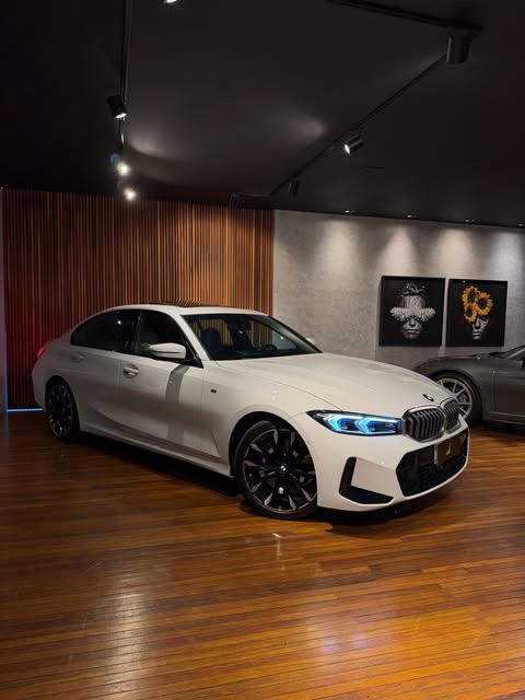 BMW 320I M SPORT - Imagem 16