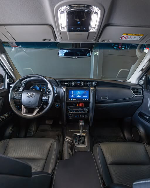 TOYOTA SW4 SRX PLATINUM - Imagem 8