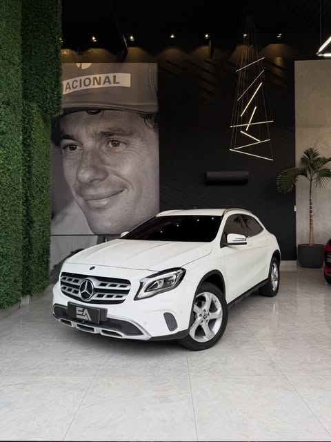 MERCEDES-BENZ GLA 200 - Imagem 1