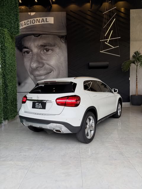 MERCEDES-BENZ GLA 200 - Imagem 9