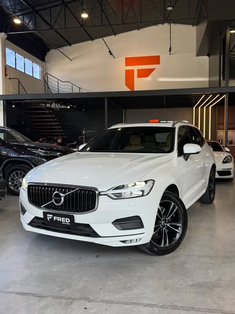 VOLVO XC60 MOMENTUM - Imagem 1