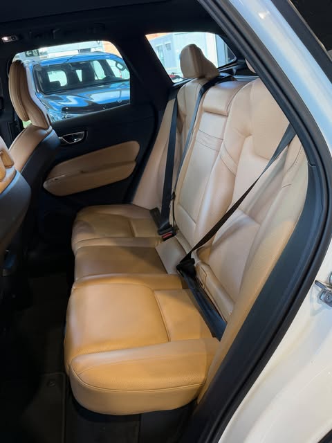 VOLVO XC60 MOMENTUM - Imagem 11