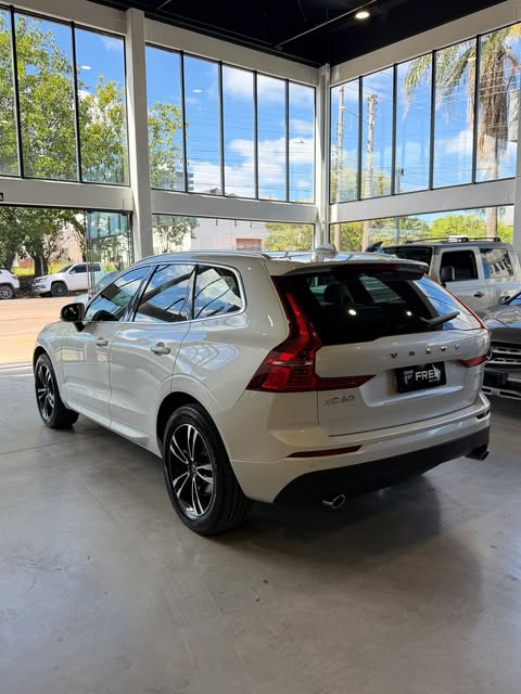 VOLVO XC60 MOMENTUM - Imagem 6