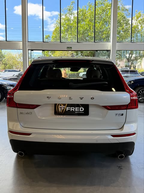 VOLVO XC60 MOMENTUM - Imagem 8