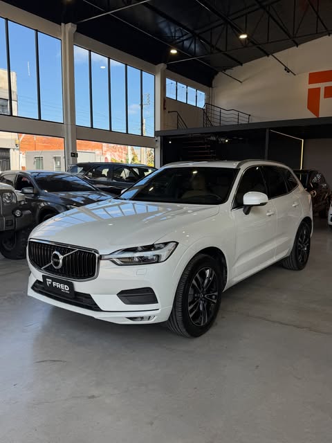 VOLVO XC60 MOMENTUM - Imagem 10