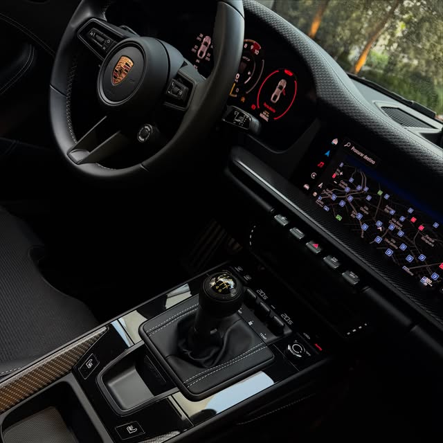 PORSCHE 911 GT3 TOURING - Imagem 12