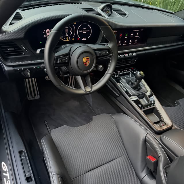 PORSCHE 911 GT3 TOURING - Imagem 18