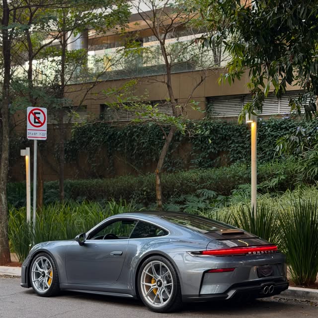 PORSCHE 911 GT3 TOURING - Imagem 3