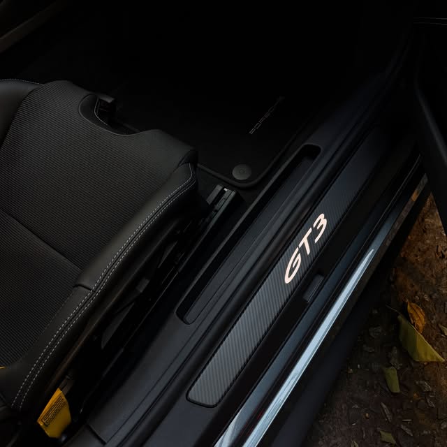 PORSCHE 911 GT3 TOURING - Imagem 8