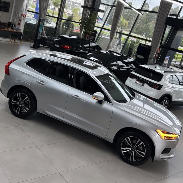 VOLVO XC60 MOMENTUM - Imagem 1