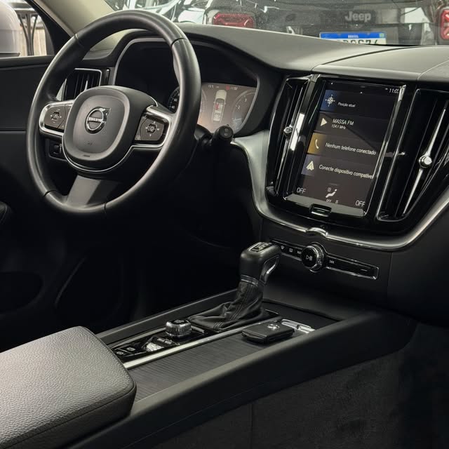 VOLVO XC60 MOMENTUM - Imagem 2
