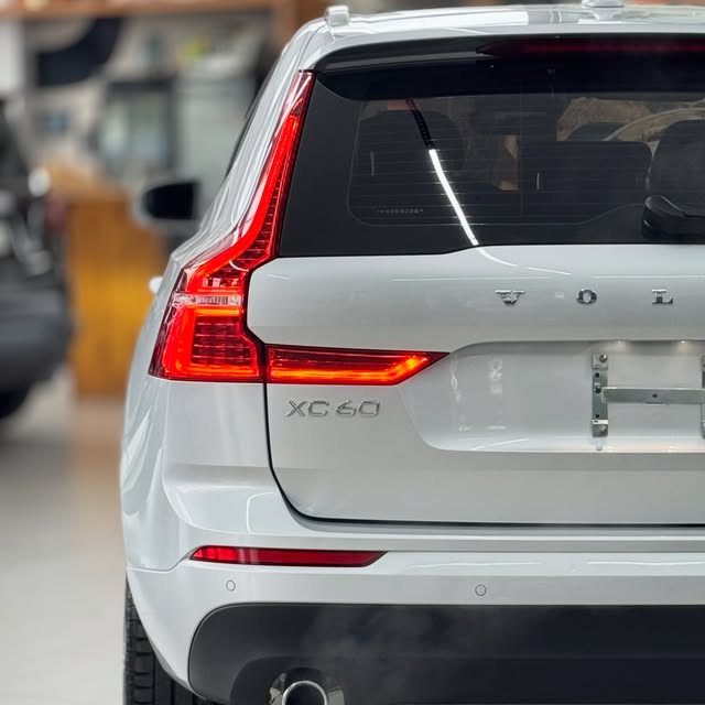 VOLVO XC60 MOMENTUM - Imagem 9