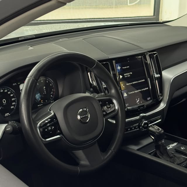 VOLVO XC60 MOMENTUM - Imagem 10