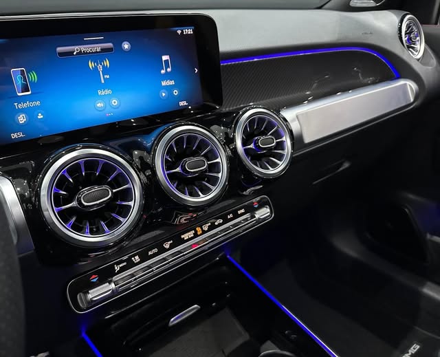 MERCEDES-BENZ GLB 35 AMG - Imagem 8