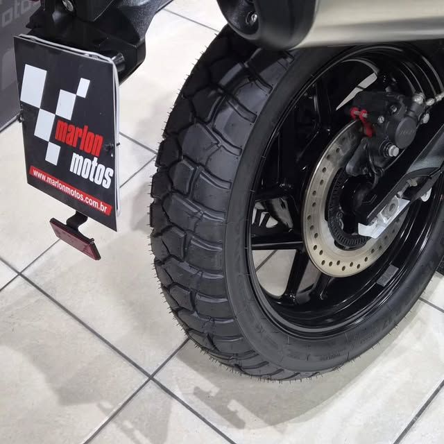 TRIUMPH TIGER 800 XRX - Imagem 8