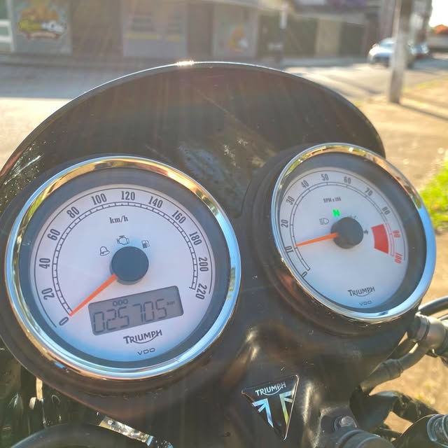 TRIUMPH THRUXTON - Imagem 4