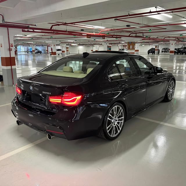 BMW 320I M SPORT PLUS - Imagem 4