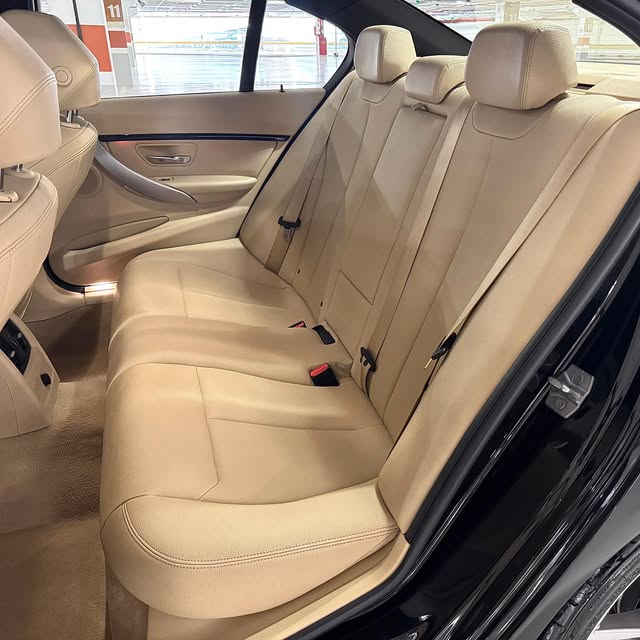 BMW 320I M SPORT PLUS - Imagem 10