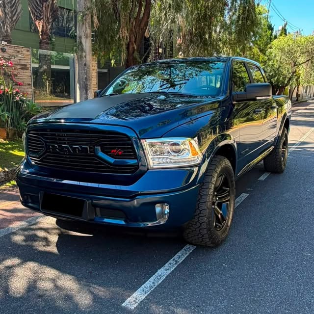 RAM CLASSIC LARAMIE - Imagem 1