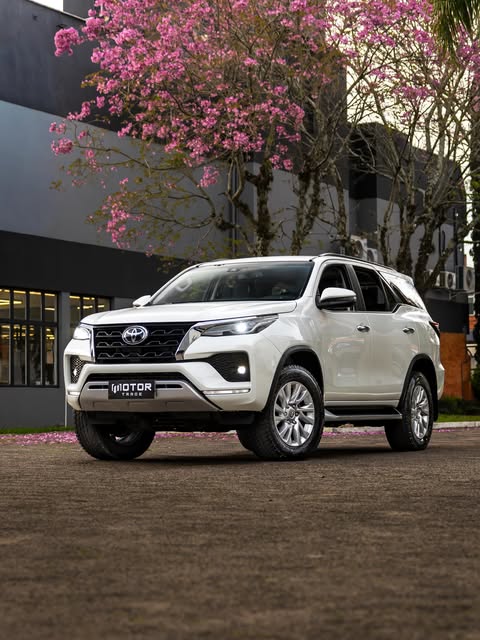TOYOTA HILUX SW4 SRX - Imagem 1