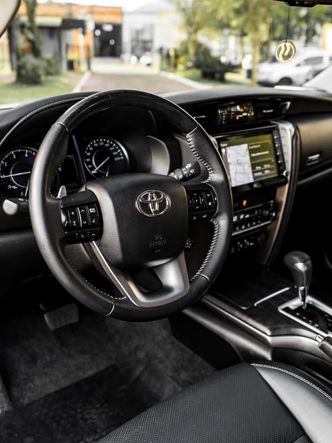 TOYOTA HILUX SW4 SRX - Imagem 13