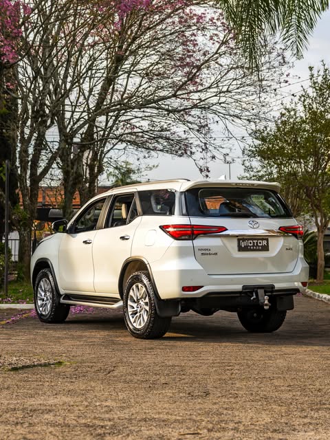 TOYOTA HILUX SW4 SRX - Imagem 4