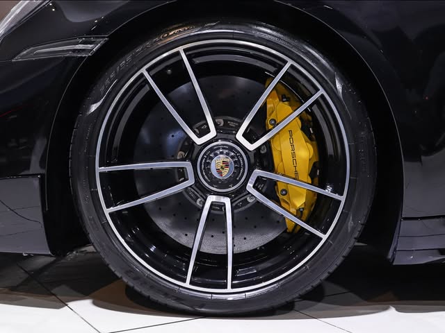 PORSCHE 911 TURBO S - Imagem 4