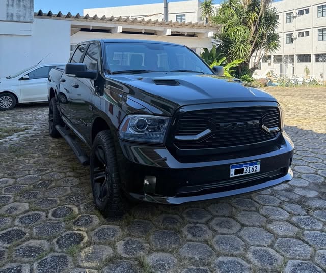 RAM CLASSIC LARAMIE NIGHT EDITION - Imagem 1