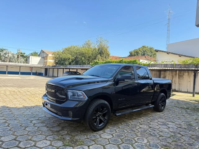 RAM CLASSIC LARAMIE NIGHT EDITION - Imagem 2